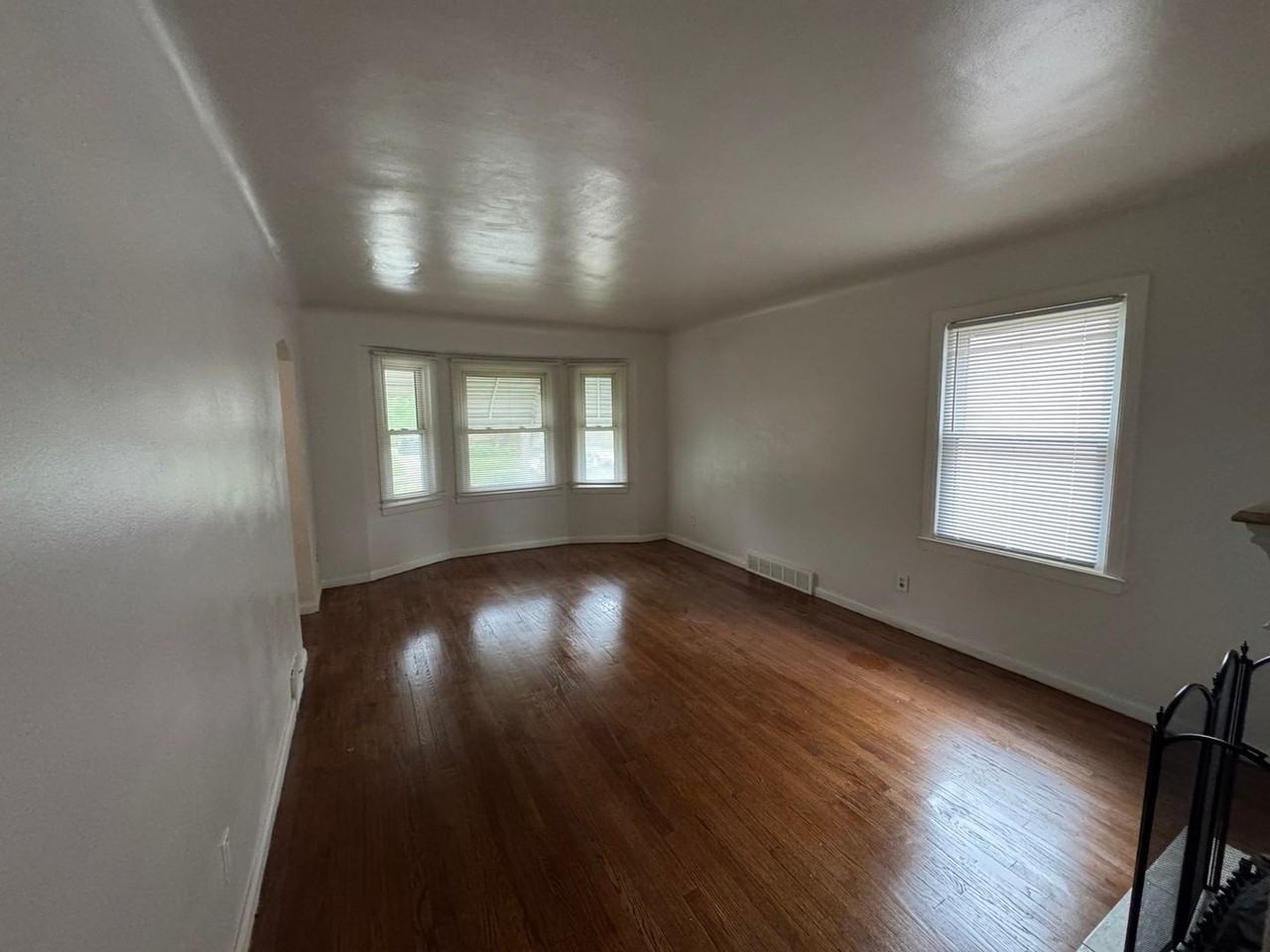 18667 Algonac St - Photo 2 of 5