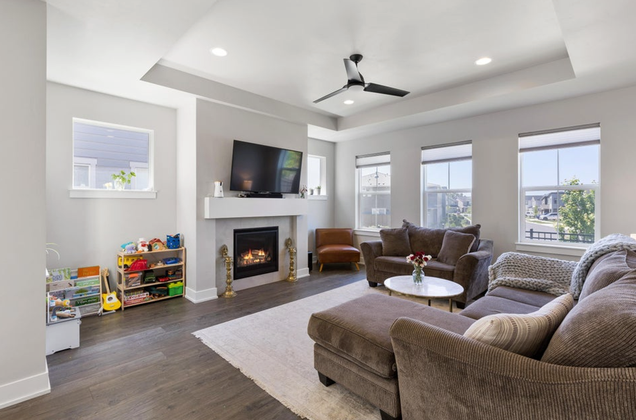 3756 Cole Rd - Photo 3 of 30