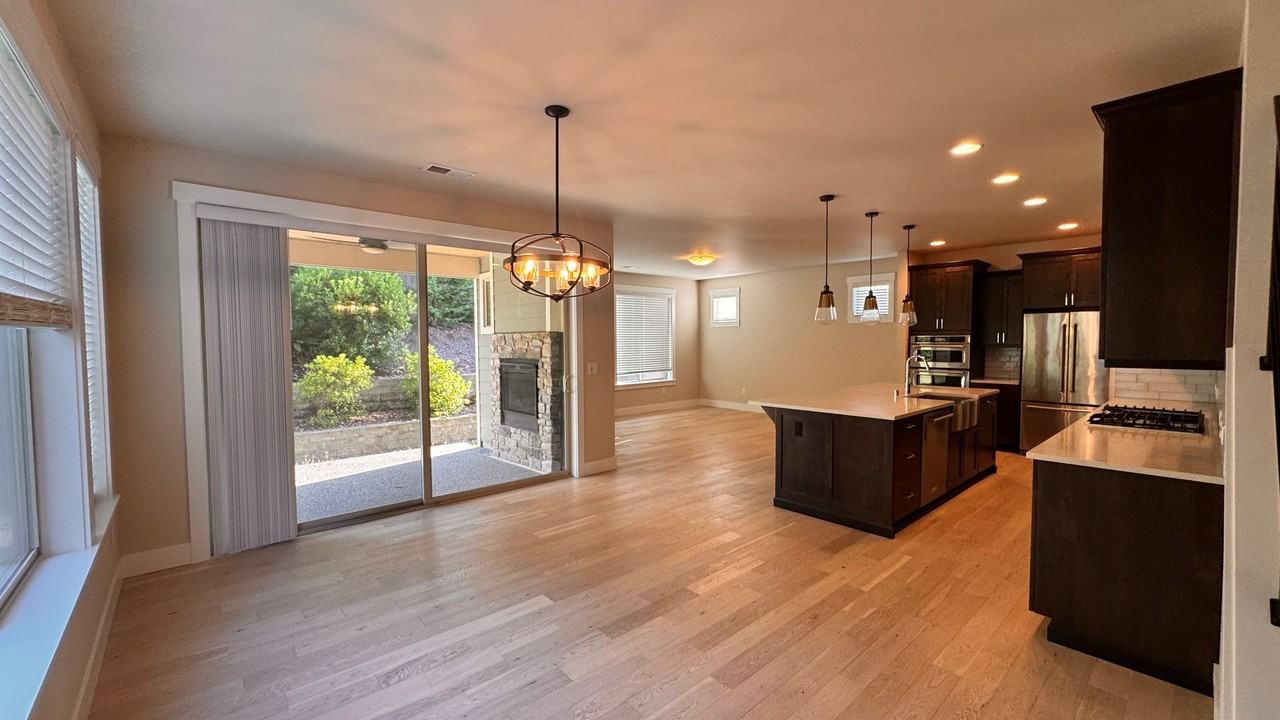3755 Monterey Ct Ne - Photo 3 of 25