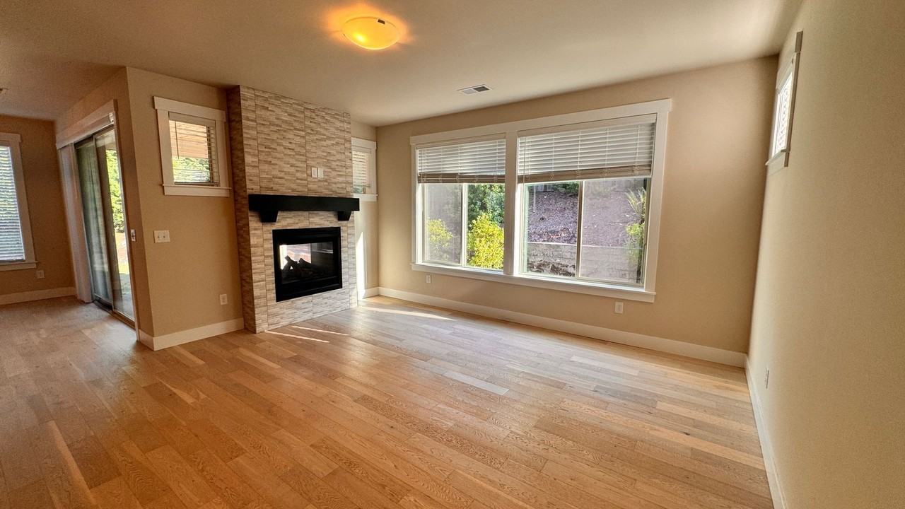 3755 Monterey Ct Ne - Photo 7 of 25