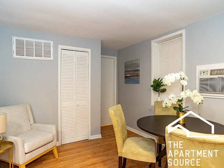 3729 North Clifton Avenue, Unit 1R - Photo 2 of 14