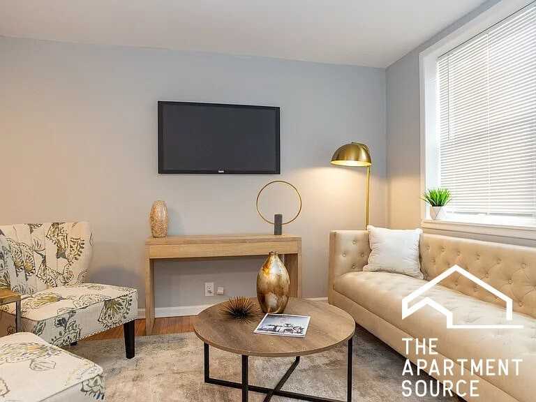 3729 North Clifton Avenue, Unit 1R - Photo 3 of 14