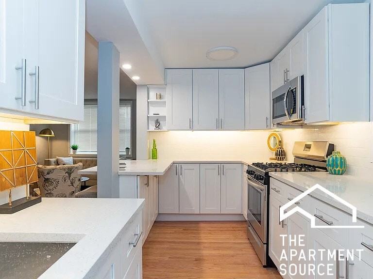 3729 North Clifton Avenue, Unit 1R - Photo 4 of 14