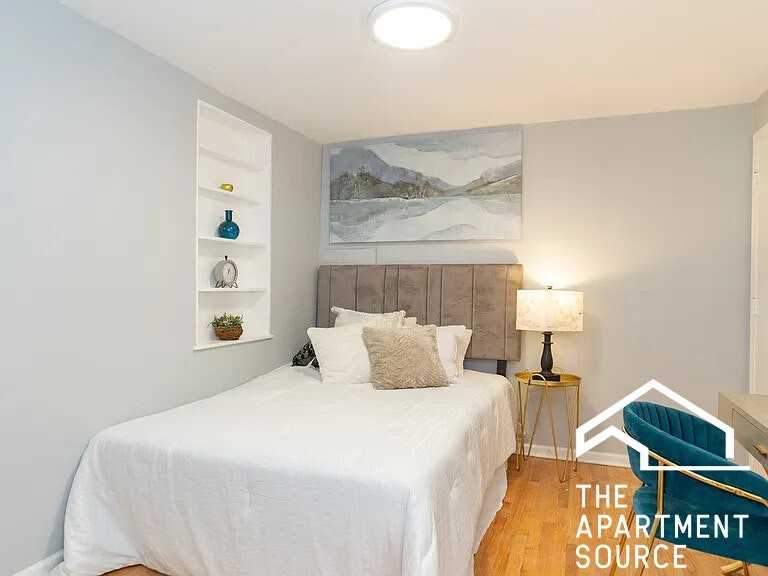 3729 North Clifton Avenue, Unit 1R - Photo 5 of 14