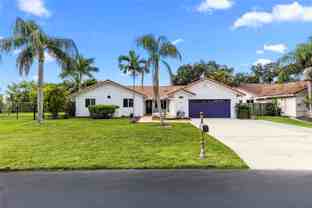 15800 Surrey Cir - Photo 1 of 1