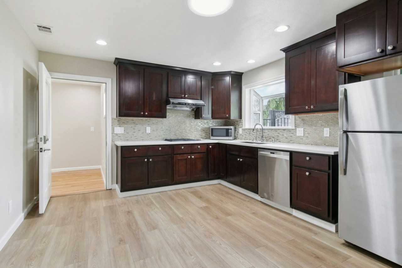 105 South King Road, Unit 1 - Photo 3 of 15