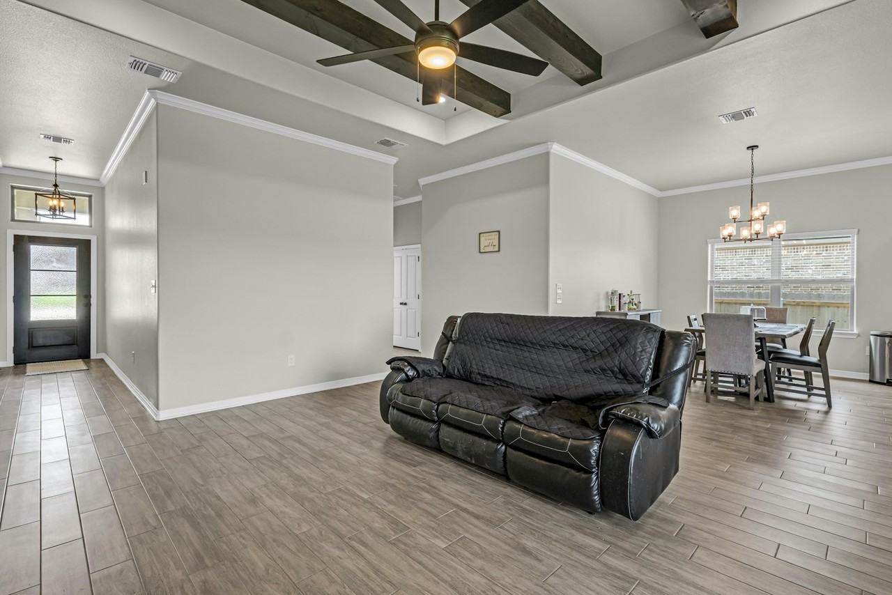 6102 Messina Drive - Photo 3 of 32