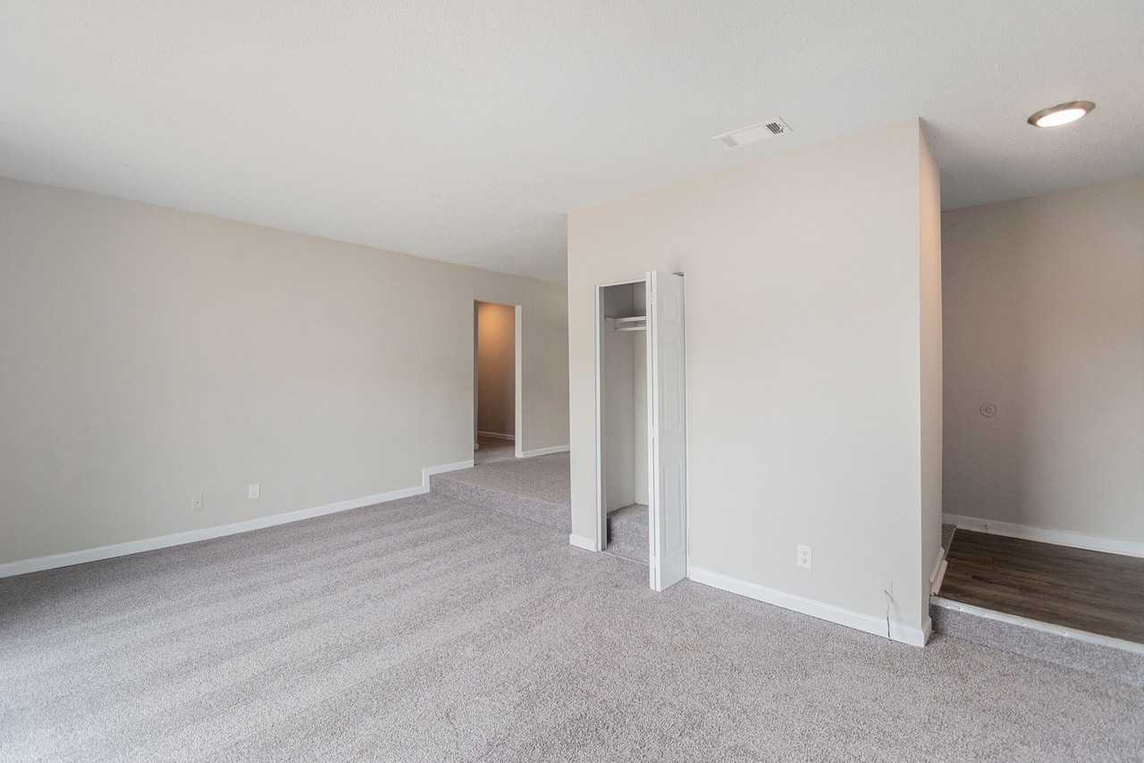 Highpointe Apartments - Photo 3 of 33