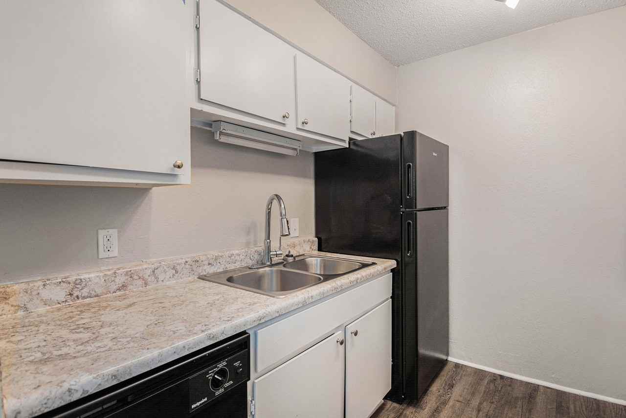 Highpointe Apartments - Photo 4 of 33
