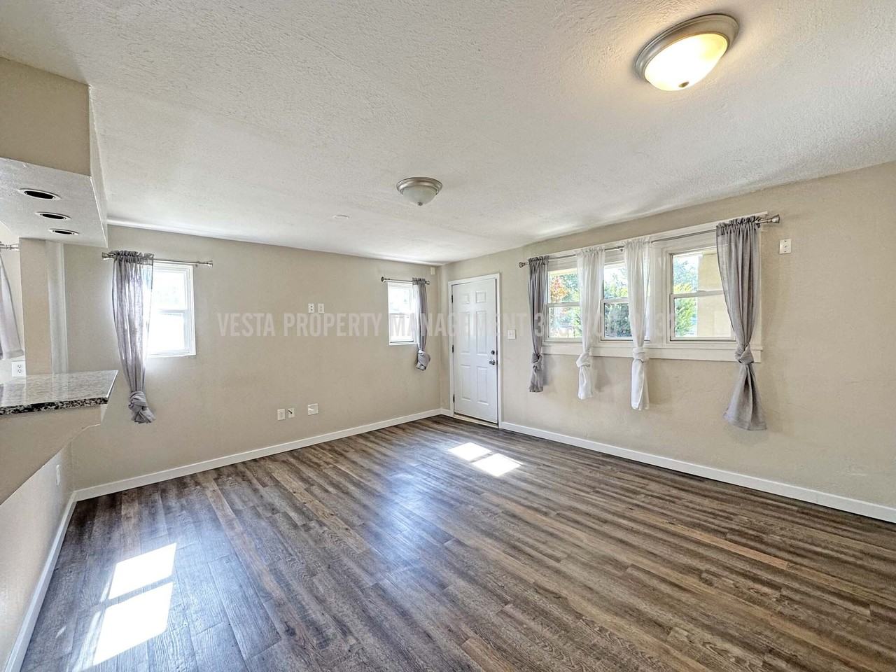 586 28th St. - Photo 2 of 13