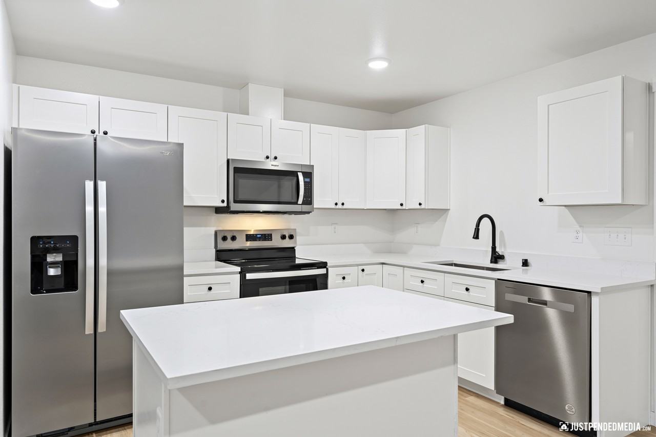 12333 Center Street - Photo 4 of 18