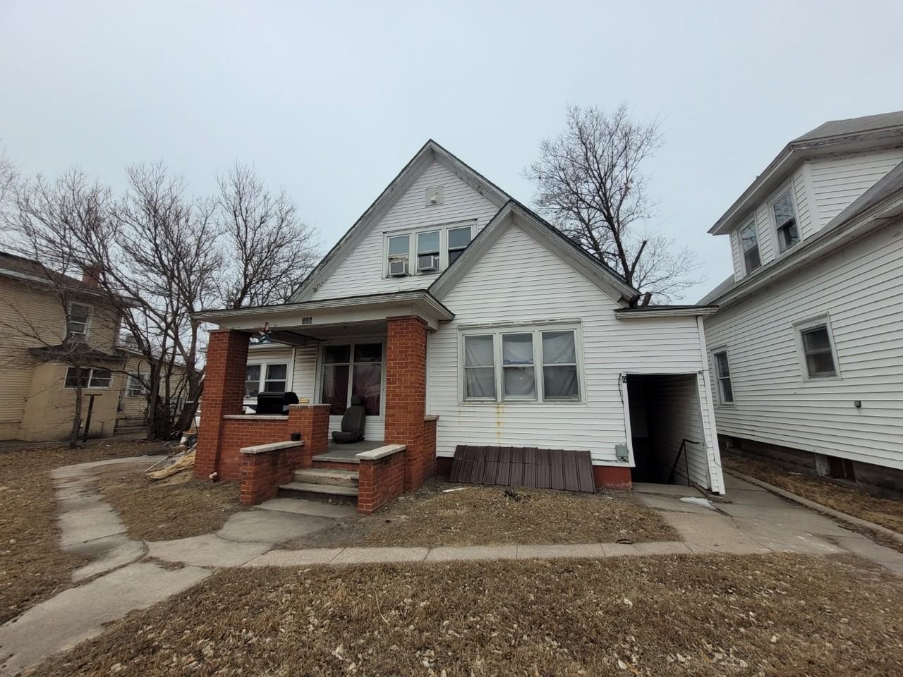 315 E 2nd St - Photo 7 of 8