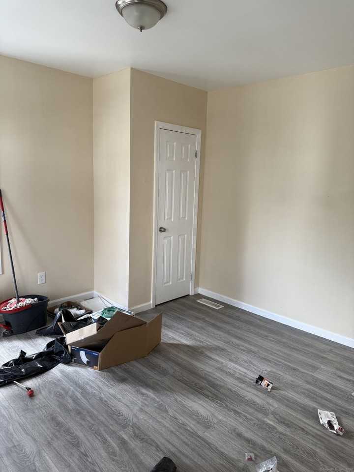 49 Sedgewick St - Photo 3 of 11