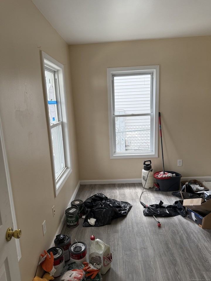 49 Sedgewick St - Photo 4 of 11