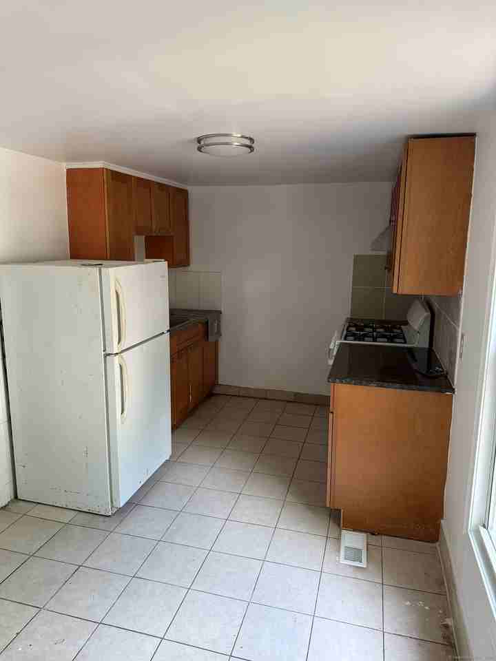 49 Sedgewick St - Photo 5 of 11