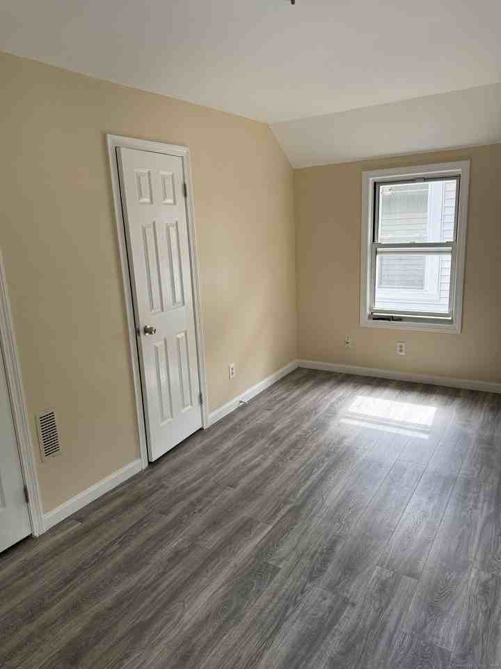 49 Sedgewick St - Photo 7 of 11