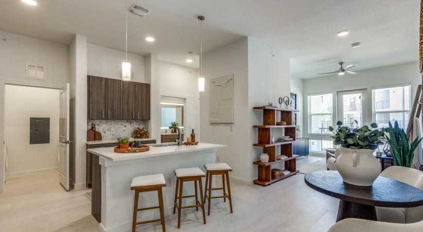 2900 Northeast Inner Loop - Photo 5 of 10