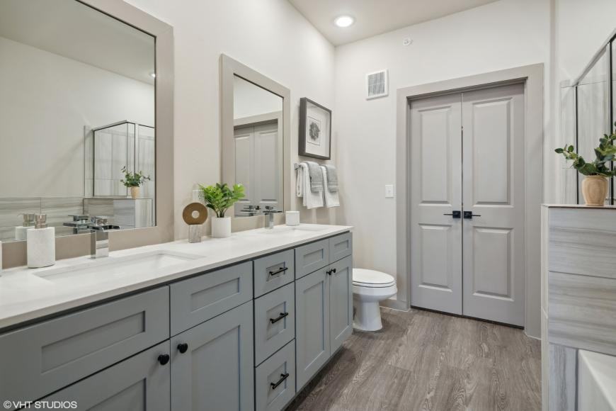 1844 West University Avenue - Photo 4 of 10