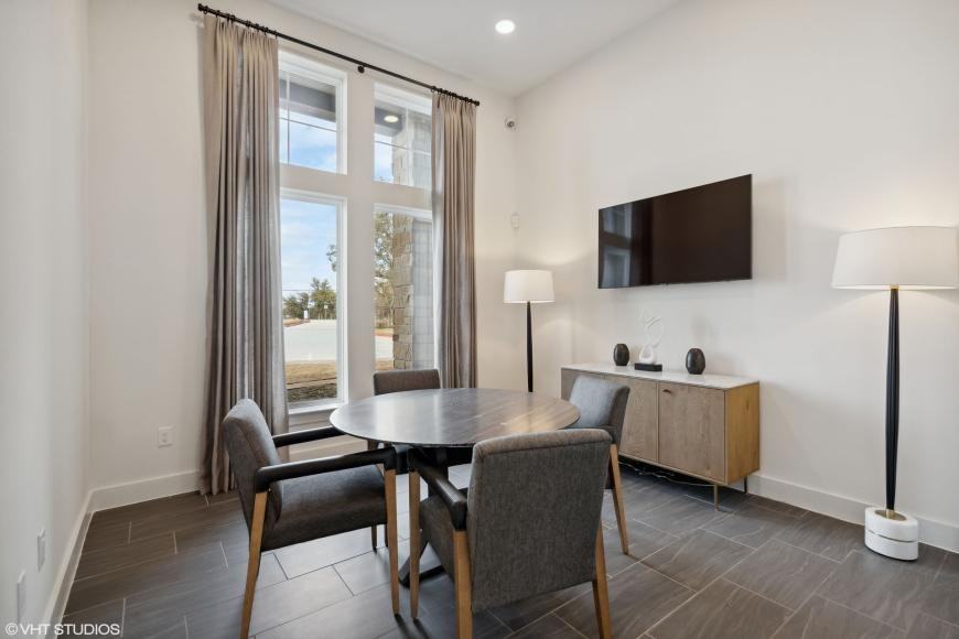 1844 West University Avenue - Photo 5 of 10