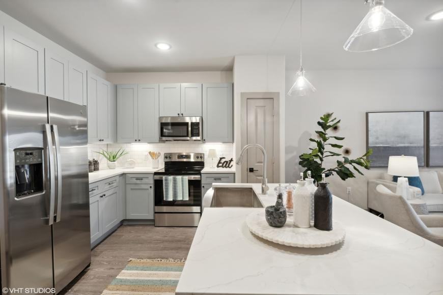 1844 West University Avenue - Photo 6 of 10