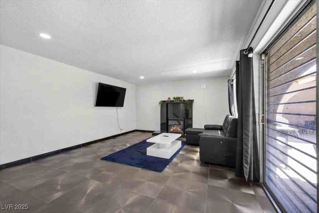 2571 Vegas Valley Dr - Photo 6 of 50