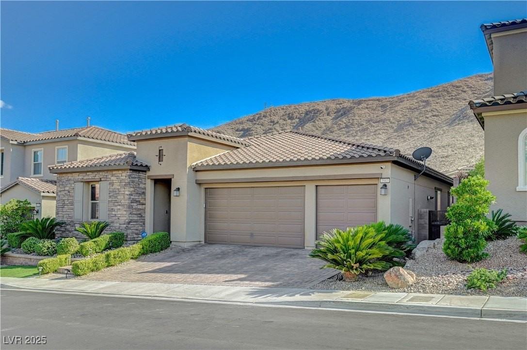 3943 Reyes Ave - Photo 2 of 50