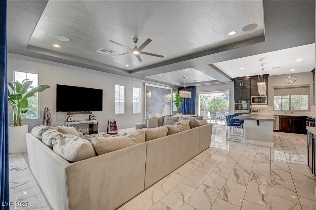 3943 Reyes Ave - Photo 5 of 50