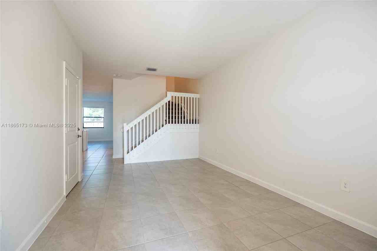 24720 Sw 119th Pl #24720 - Photo 6 of 30