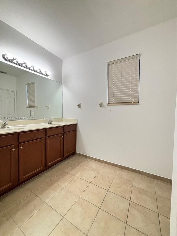 17443 Sw 153rd Path #17443 - Photo 5 of 10