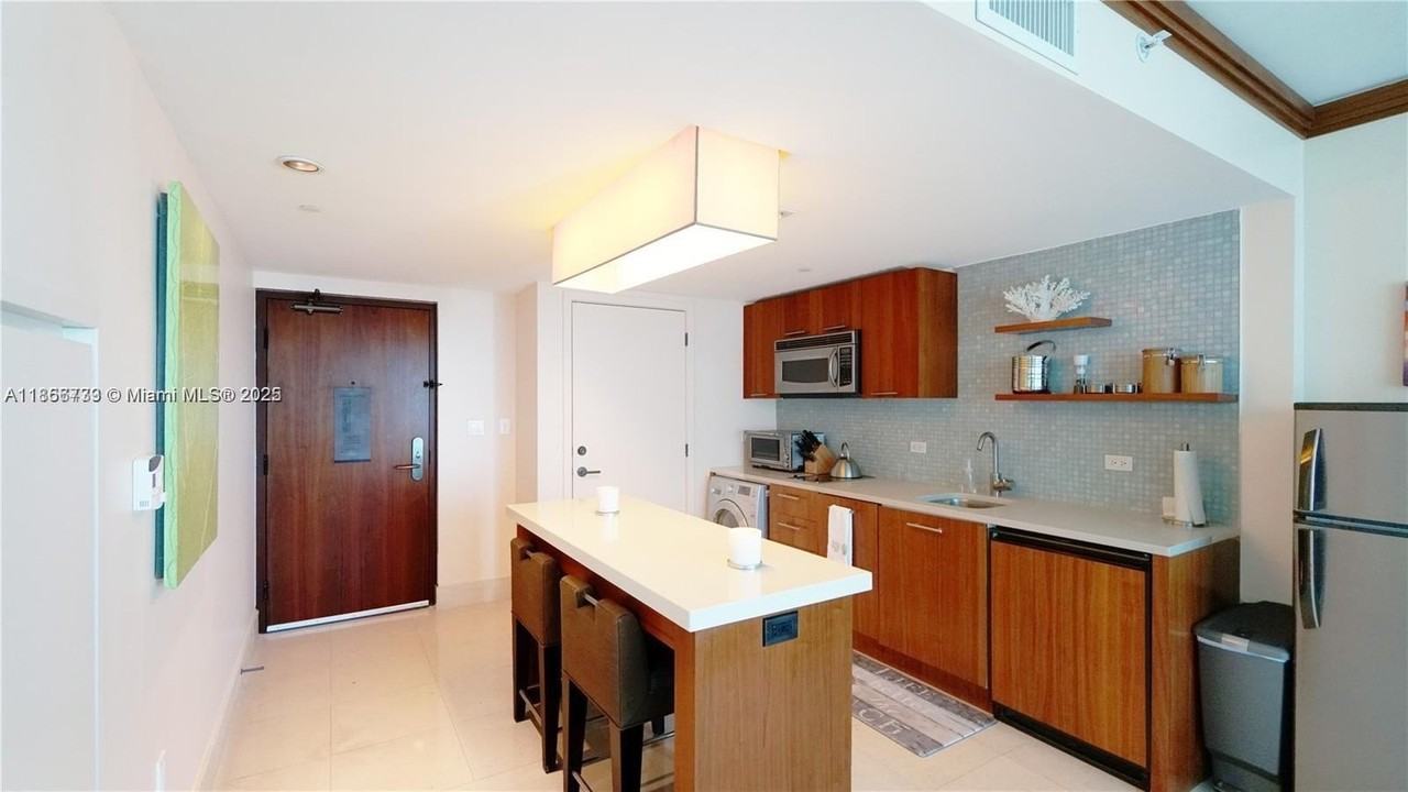 6801 Collins Ave #710 - Photo 4 of 22