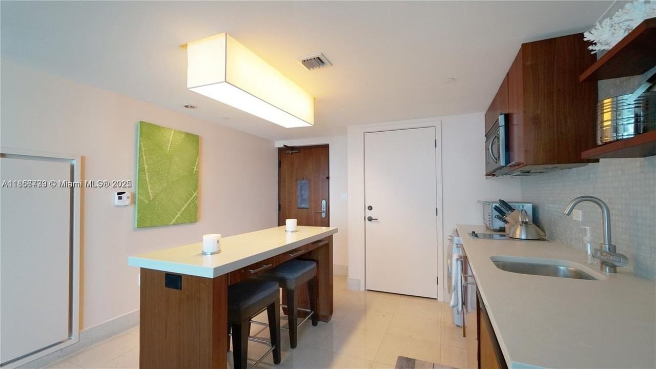 6801 Collins Ave #710 - Photo 7 of 22