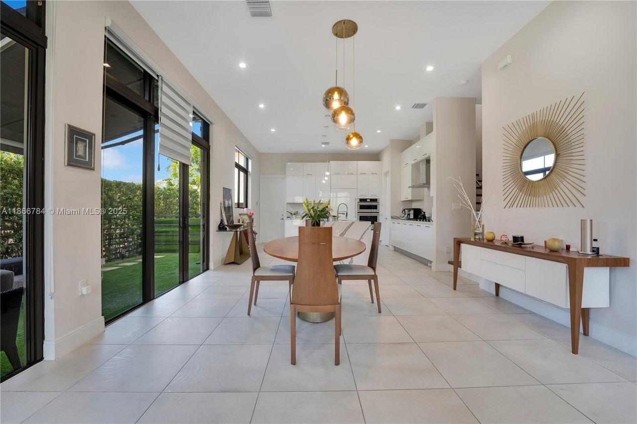 8279 Nw 43rd St - Photo 7 of 49