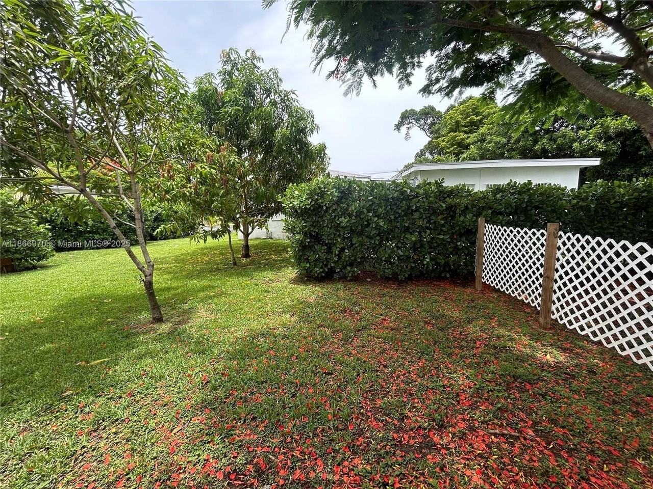 601 Northwest 90th Street #13 - Photo 4 of 15