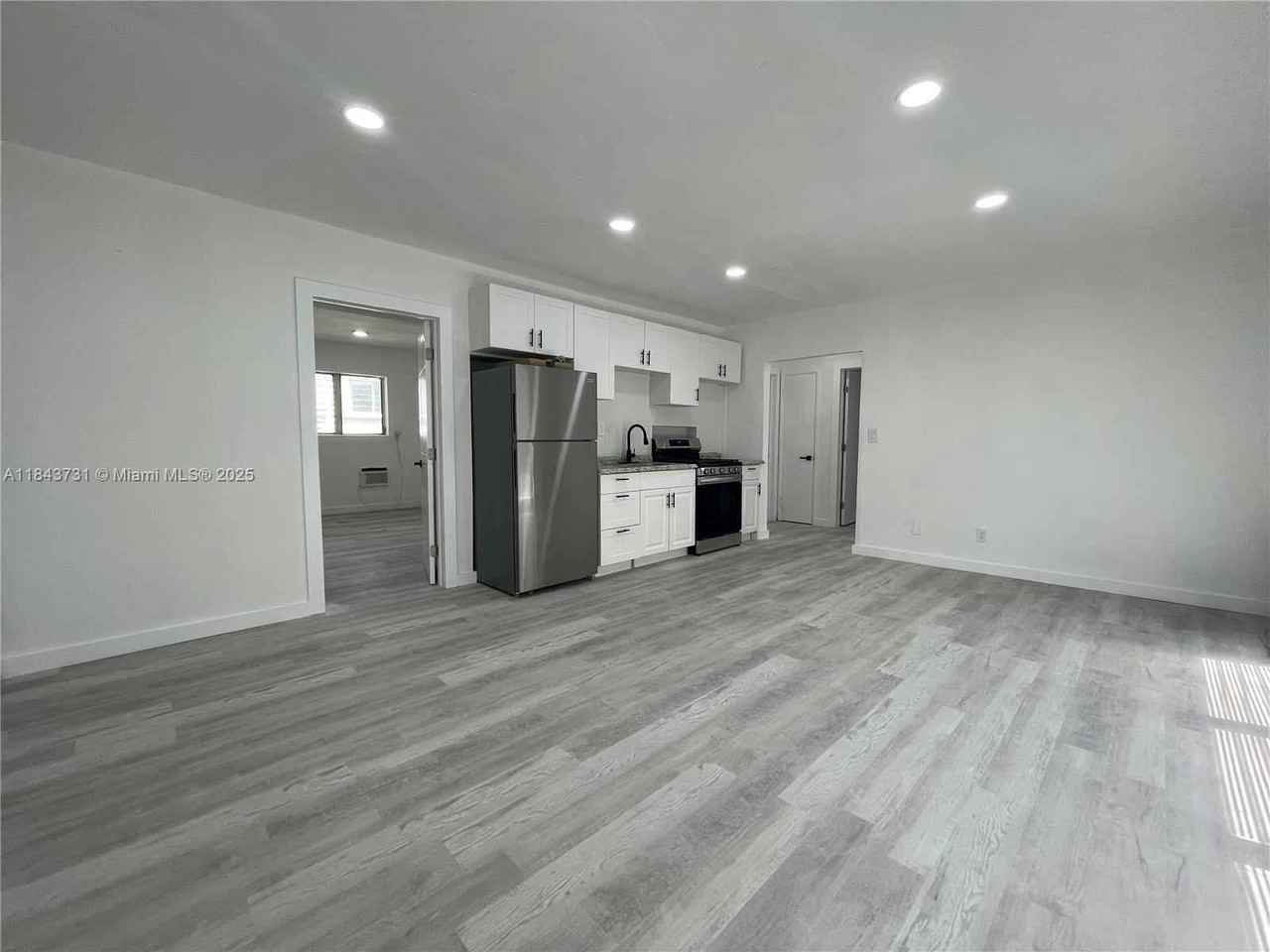 Surfside Blvd - Photo 4 of 8