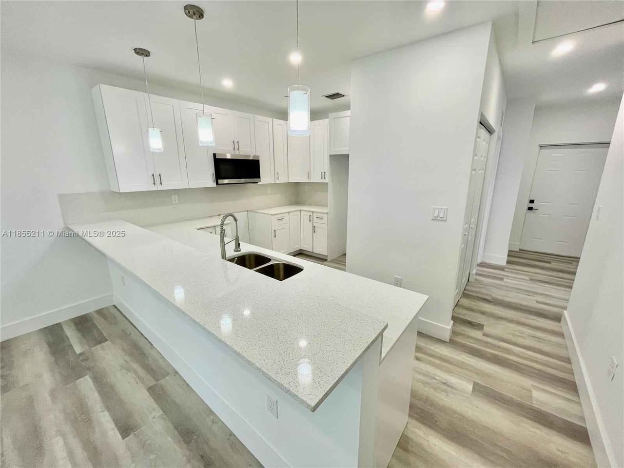 Nw 102nd St - Photo 3 of 8