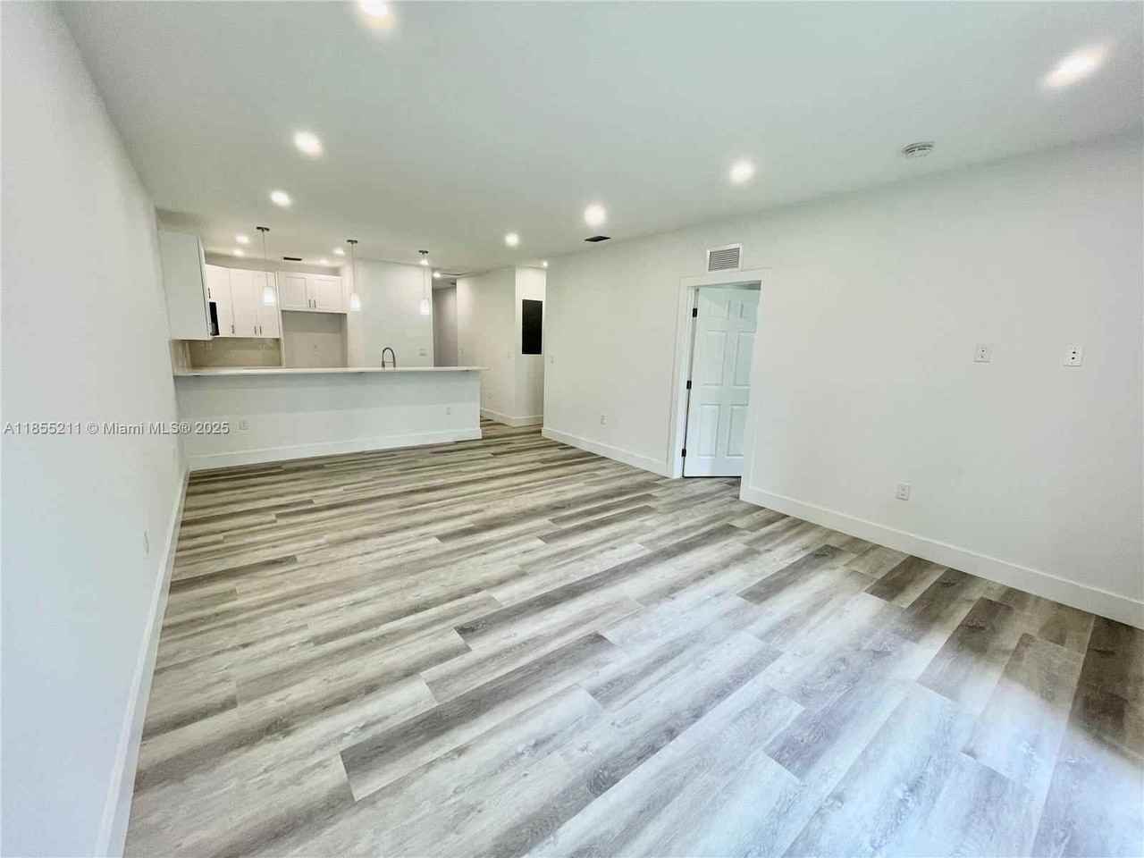 Nw 102nd St - Photo 7 of 8