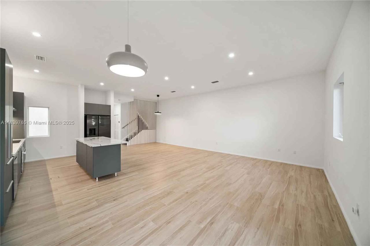 Nw 9th Ct - Photo 4 of 8