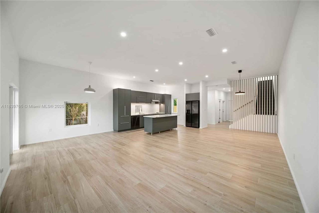 Nw 9th Ct - Photo 5 of 8