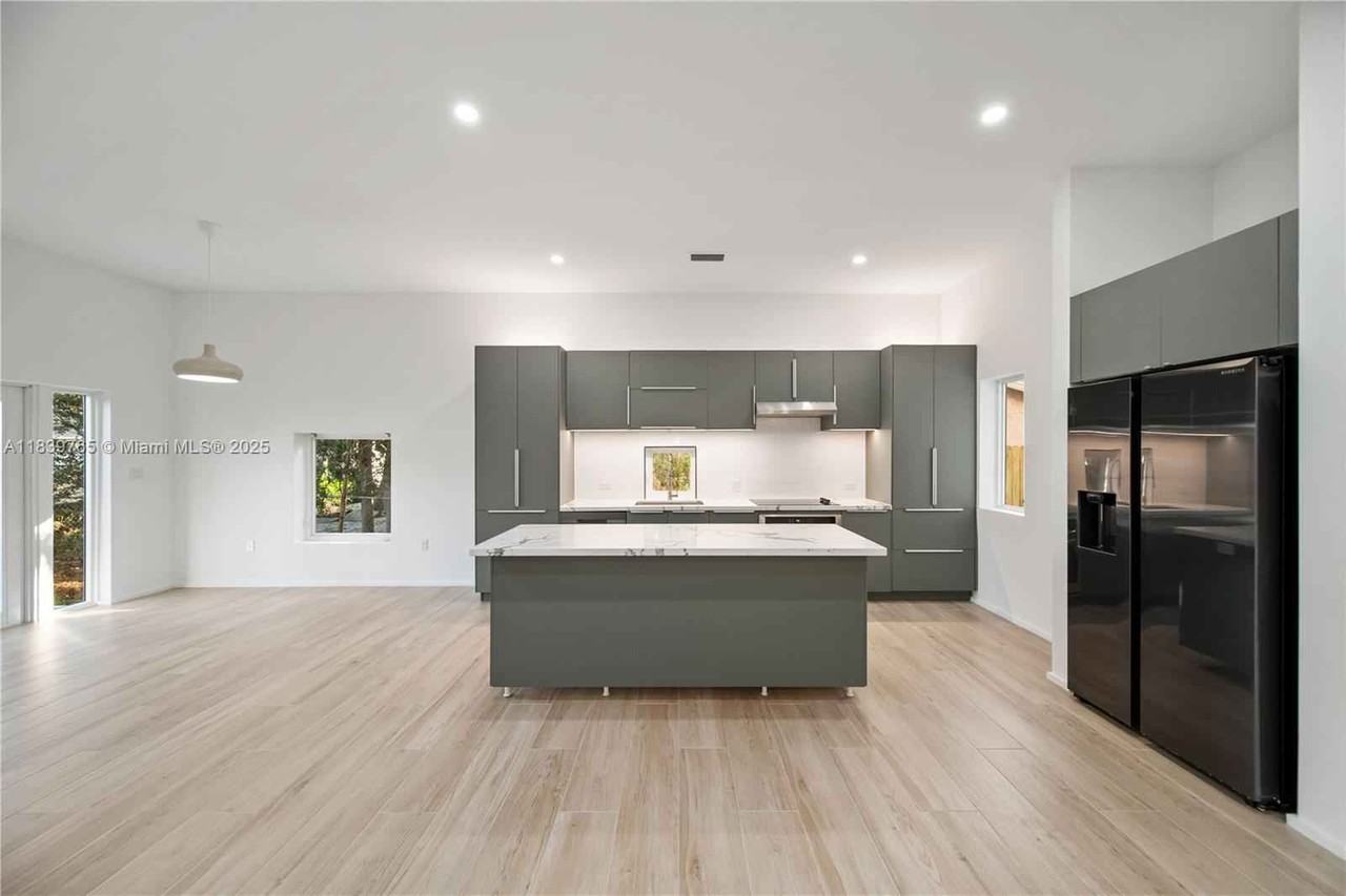 Nw 9th Ct - Photo 6 of 8