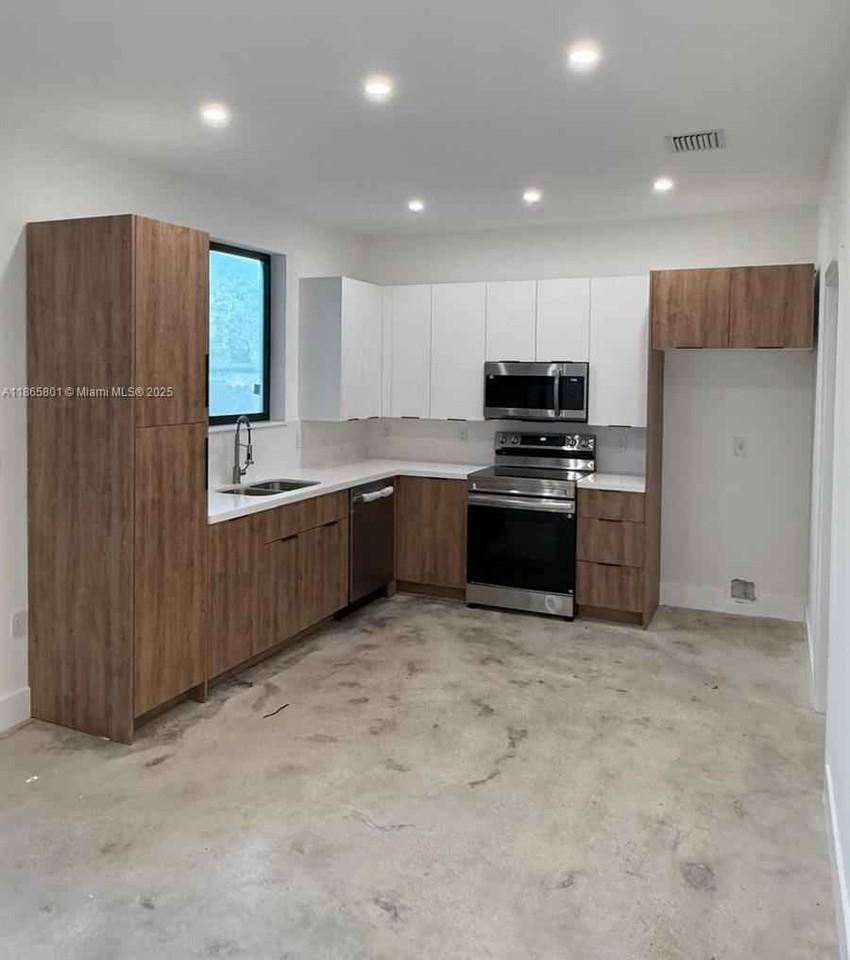 Nw 99th Ter - Photo 4 of 8