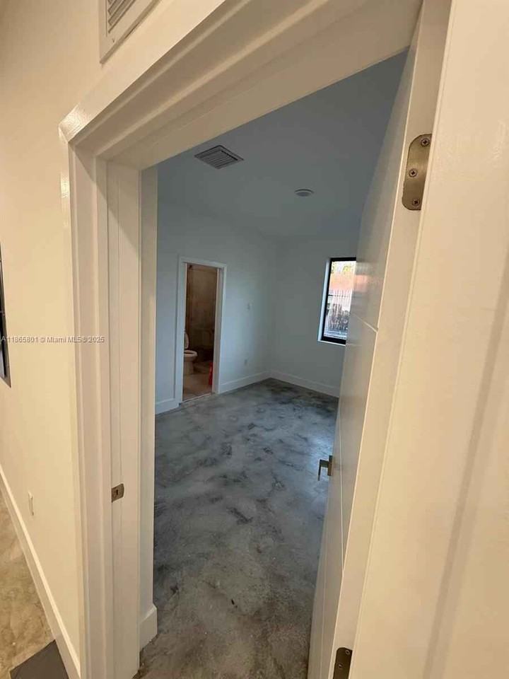 Nw 99th Ter - Photo 6 of 8