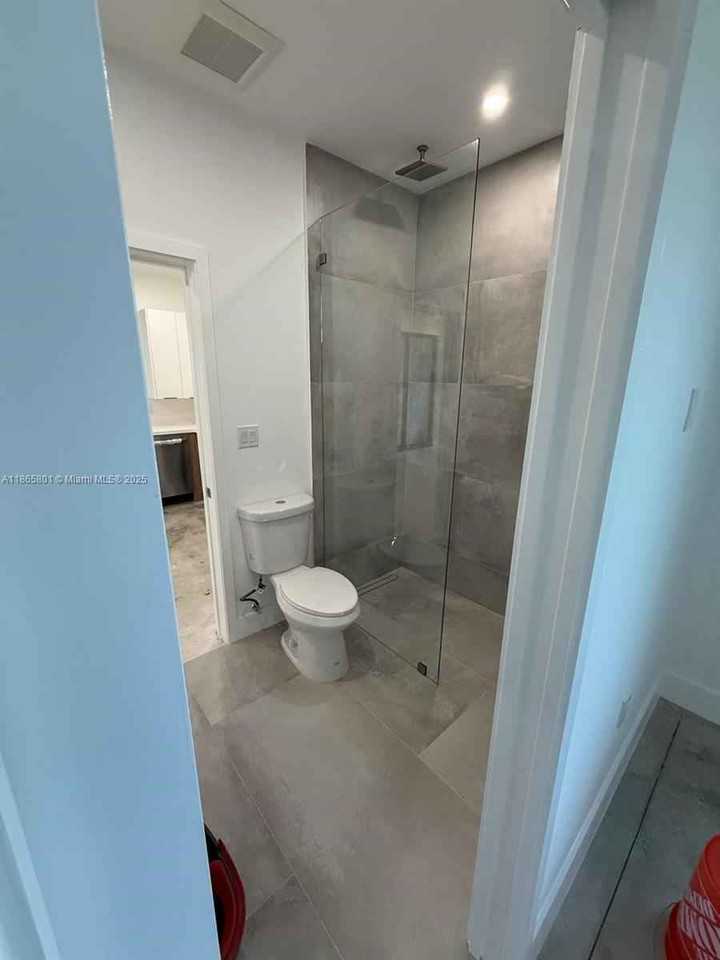 Nw 99th Ter - Photo 7 of 8