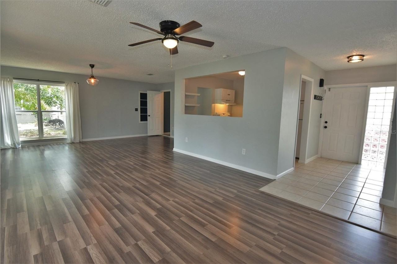 21572 Edgewater Dr - Photo 3 of 15