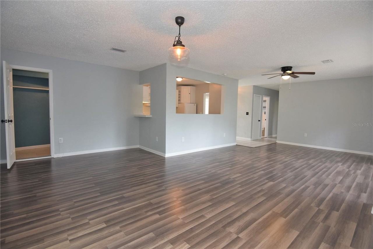 21572 Edgewater Dr - Photo 4 of 15