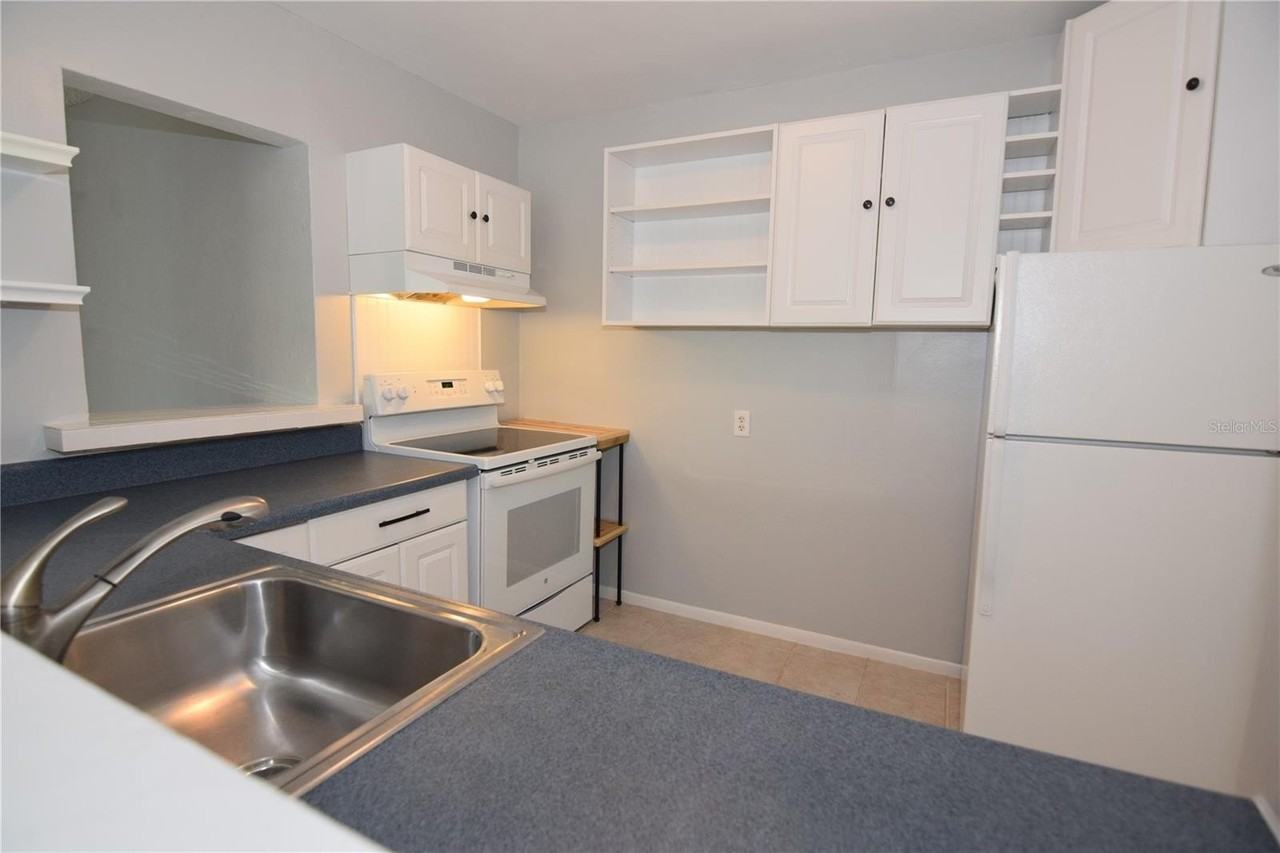 21572 Edgewater Dr - Photo 5 of 15