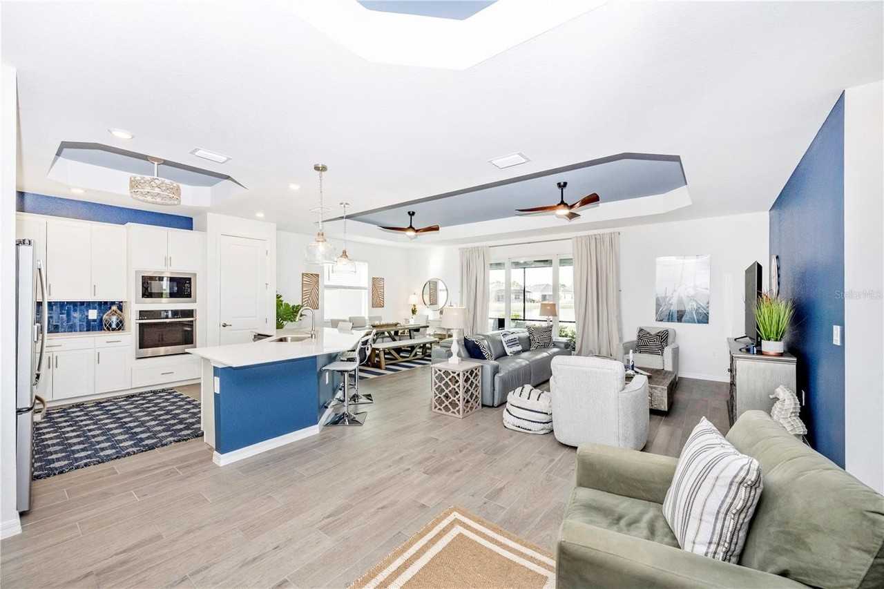 17697 Santorini Ct - Photo 4 of 50