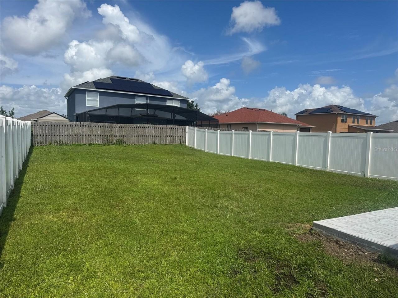 416 Bedlington Ct - Photo 3 of 11