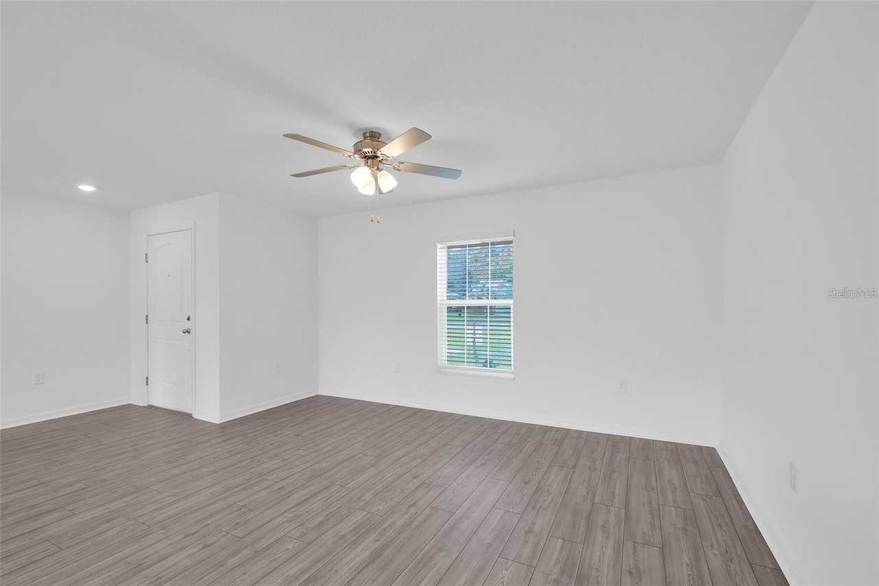 192 Athabasca Dr - Photo 3 of 7