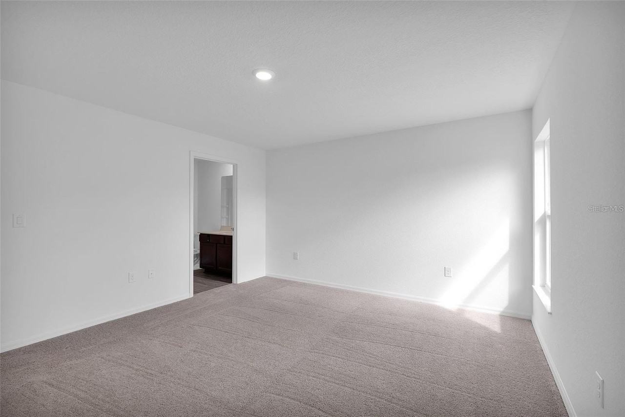 192 Athabasca Dr - Photo 6 of 7