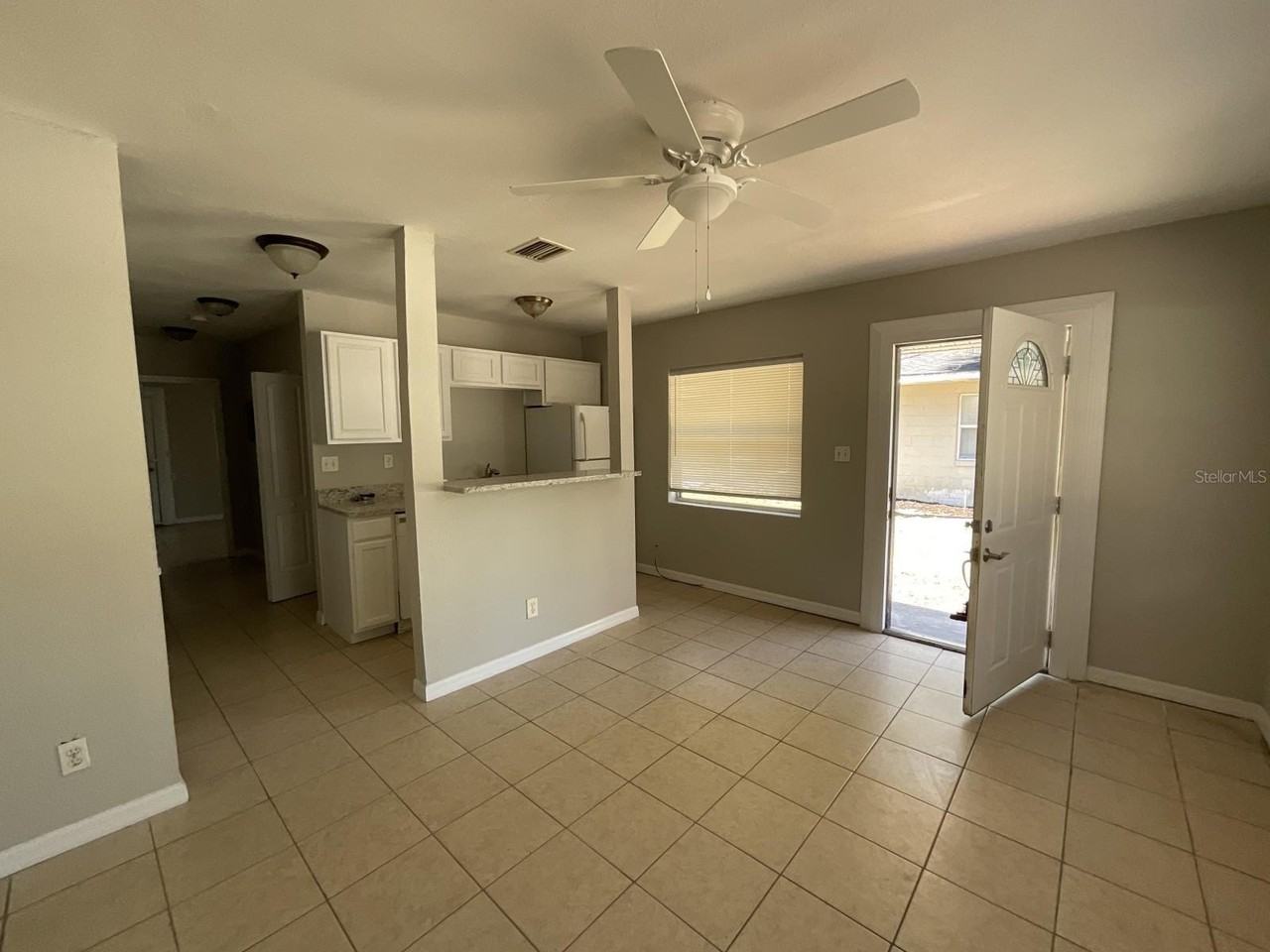 2218 S Park Ave - Photo 2 of 7